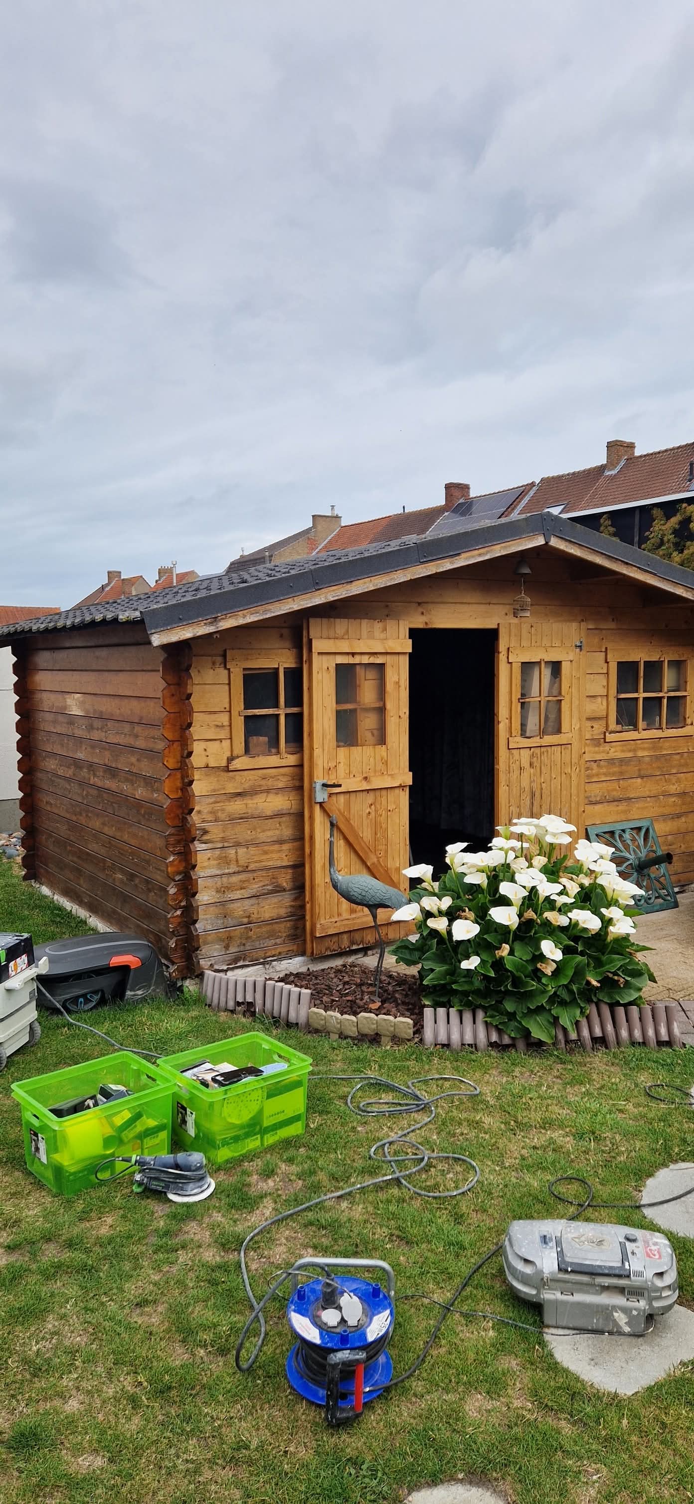 Voor schilderwerken tuinhuis